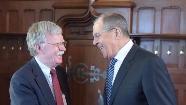John Bolton, asesor de Seguridad Nacional de la Casa Blanca, y Serguéi Lavrov, ministro de Exteriores ruso (Archivo) - Sputnik Mundo