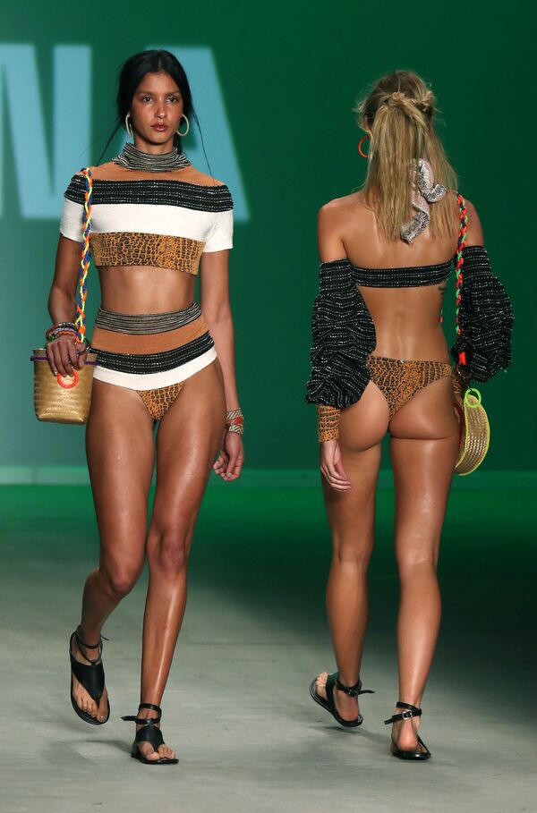 Modelos brasileñas exhiben las nuevas tendencias veraniegas en Sao Paulo - Sputnik Mundo