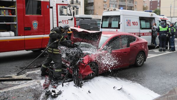 Un accidente de tránsito en Rusia - Sputnik Mundo