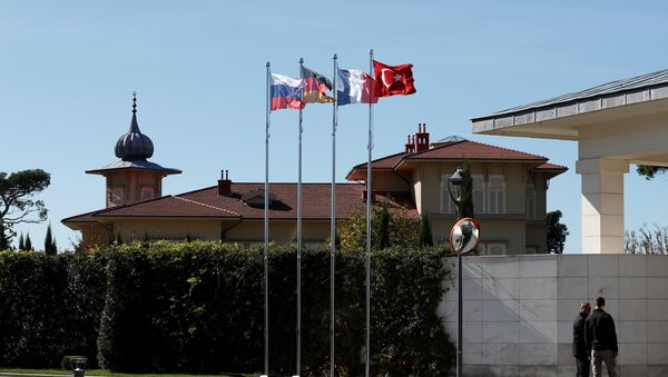 Banderas de Rusia, Alemania, Francia y Turquía en Estambul - Sputnik Mundo