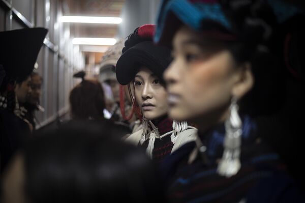 Belleza, tradición y vanguardia asiáticas: la Semana de la Moda de Pekín - Sputnik Mundo