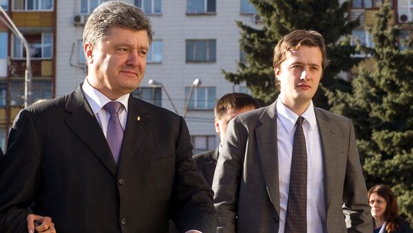 El presidente de Ucrania, Petró Poroshenko, y su hijo Olexi - Sputnik Mundo