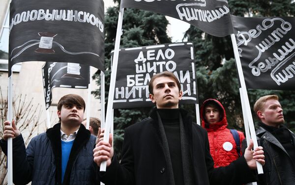 Los manifestantes en el mitin en apoyo a Vishinski - Sputnik Mundo
