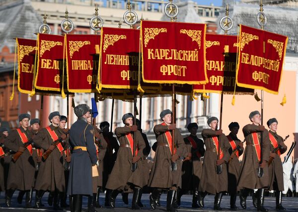 Ensayo de la marcha dedicada al 77º aniversario del desfile militar de 1941 - Sputnik Mundo
