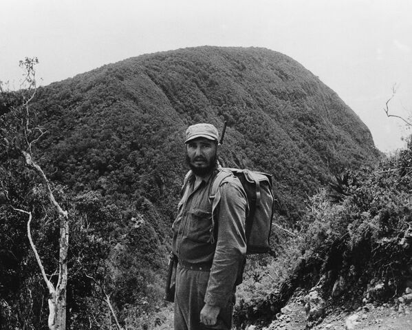 Fidel Castro visita la Sierra Maestra en junio de 1962 - Sputnik Mundo