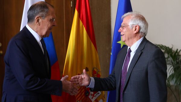 El ministro ruso de Asuntos Exteriores, Serguéi Lavrov, con su homólogo español, Josep Borrell - Sputnik Mundo