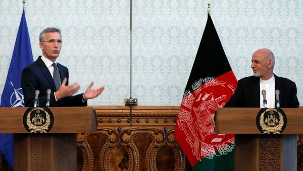 El secretario general de la OTAN, Jens Stoltenberg, con el presidente de Afganistán, Ashraf Ghani - Sputnik Mundo