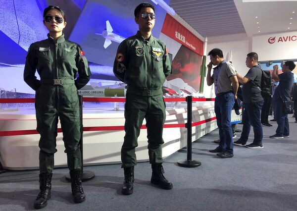 Los analistas chinos estiman que con la cantidad de máquinas mostradas en el Airshow China 2018 un país pequeño o mediano podría modernizar todas sus Fuerzas Armadas - Sputnik Mundo