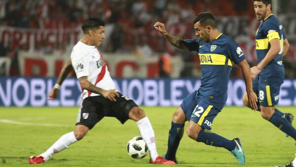 Enfrentamiento entre Boca Juniors y River Plate durante la final de la Supercopa Argentina en Mendoza, el 14 de mayo de 2018 - Sputnik Mundo