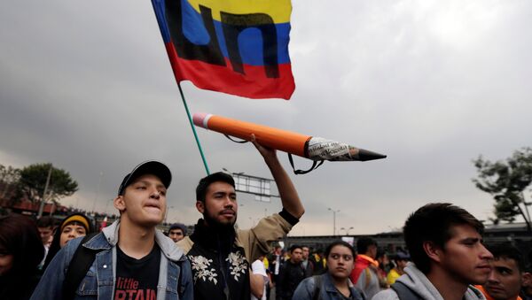 Marchas universitarias en Bogotá, Colombia - Sputnik Mundo