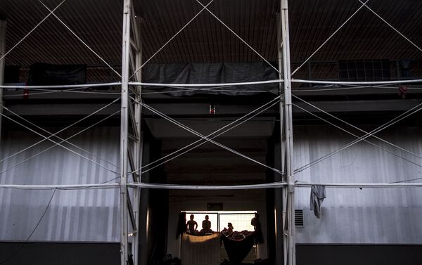 El estadio Jesús Martínez “Palillo” aloja a migrantes centroamericanos - Sputnik Mundo