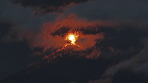 Erupción del volcán de Fuego en Guatemala - Sputnik Mundo