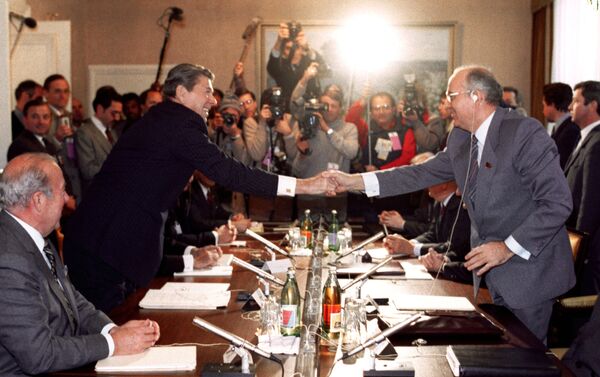 Reunión entre Gorbachov y Reagan en Ginebra (1985) - Sputnik Mundo