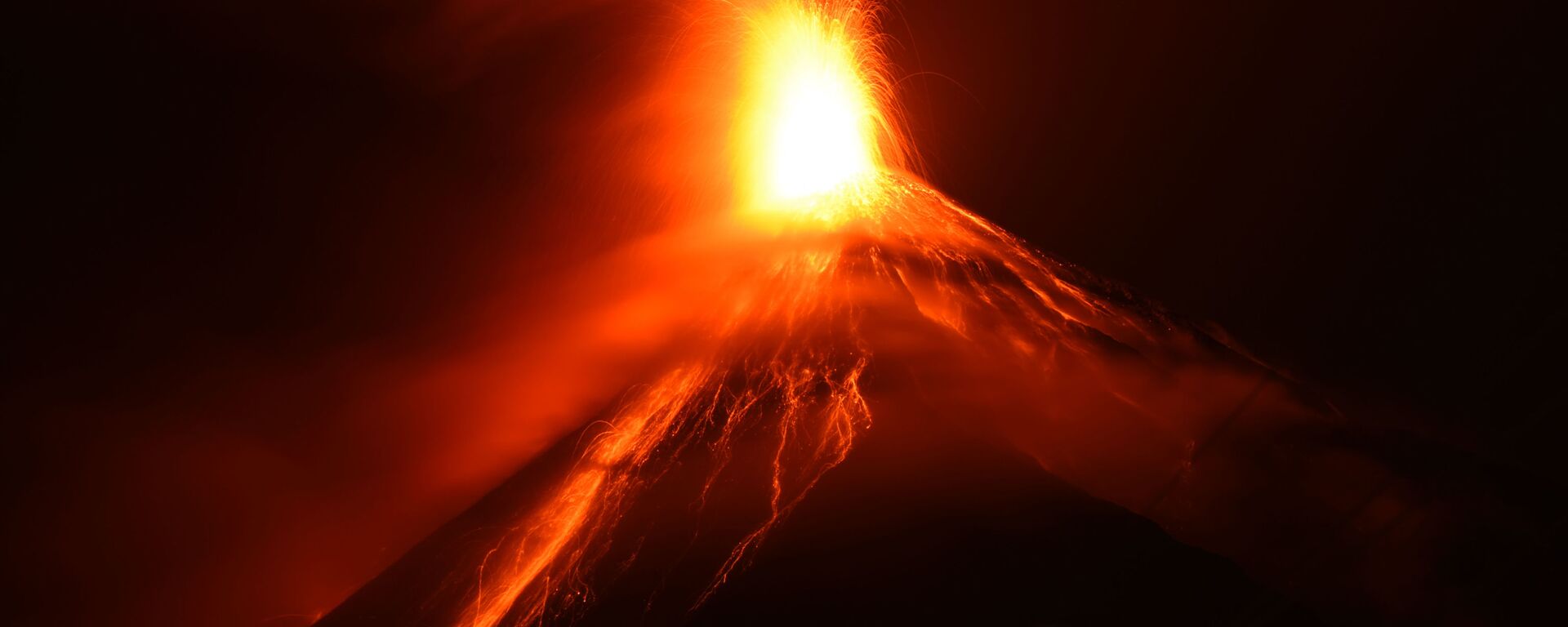 Espeluznantes imágenes de la erupción del volcán de Fuego en Guatemala - Sputnik Mundo, 1920, 21.11.2018