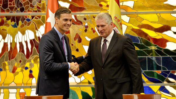 El presidente del Gobierno de España, Pedro Sánchez, y el presidente de Cuba, Miguel Díaz-Canel - Sputnik Mundo