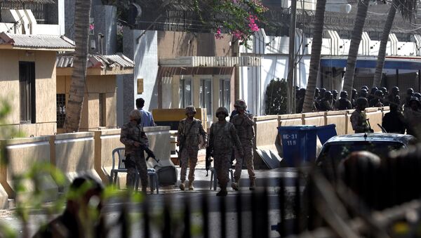 Situación tras el atentado al Consulado general de China en Karachi, Pakistán - Sputnik Mundo