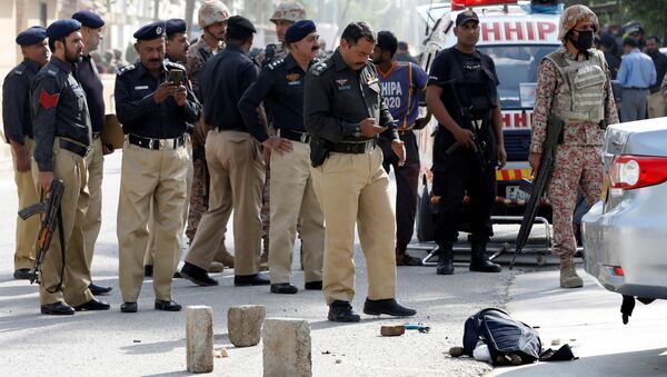 La Policía de Pakistán en el lugar del atentado - Sputnik Mundo