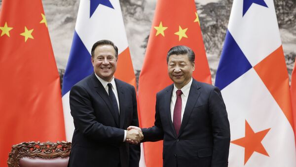 El presidente de Panamá, Juan Carlos Varela, y el presidente de China, Xi Jinping - Sputnik Mundo