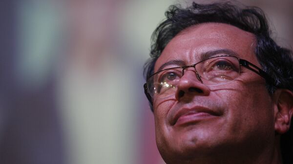 Gustavo Petro, senador colombiano de izquierda - Sputnik Mundo