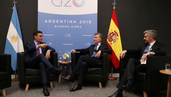 Pedro Sánchez, el presidente del Gobierno de España y Mauricio Macri, el presidente argentino - Sputnik Mundo