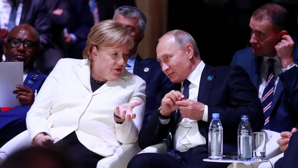 El presidente ruso, Vladímir Putin, y la canciller alemana, Angela Merkel (archivo) - Sputnik Mundo