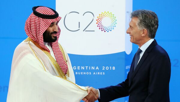 El príncipe heredero de Arabia Saudí, Mohammed bin Salman, y Mauricio Macri, presidente de Argentina, en la cumbre de G20 en Buenos Aires - Sputnik Mundo