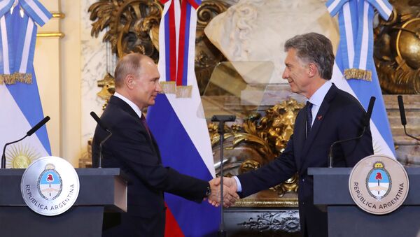 Presidente de Rusia, Vladímir Putin, con su par argentino, Mauricio Macri, durante la cumbre del G20 - Sputnik Mundo