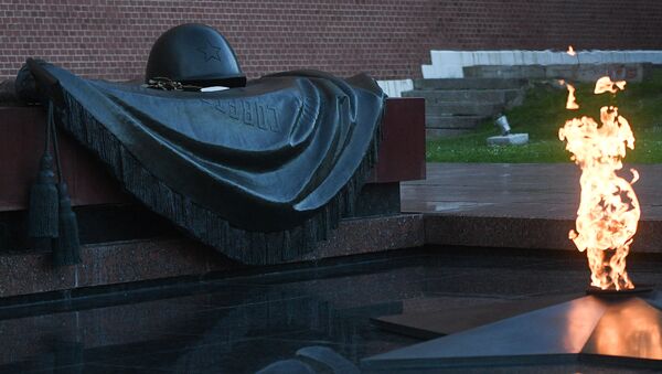 El memorial de la Tumba del Soldado Desconocido en Moscú - Sputnik Mundo