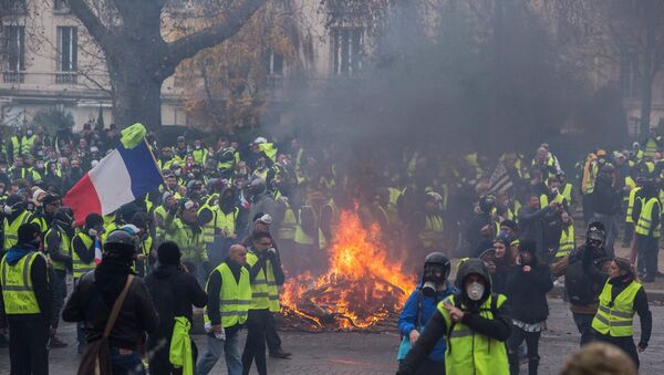 Las protestas de los chalecos amarillos en París, Francia - Sputnik Mundo