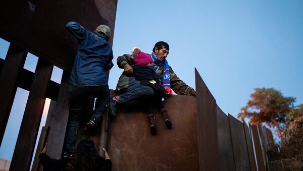 Los migrantes en la frontera entre México y EEUU - Sputnik Mundo