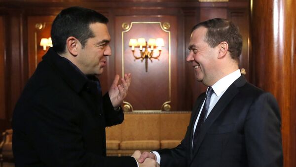 Alexis Tsipras, primer ministro de Grecia, y Dmitri Medvédev, primer ministro de Rusia - Sputnik Mundo
