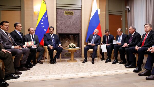El presidente de Venezuela, Nicolás Maduro, y el presidente de Rusia, Vladímir Putin, durante las negociaciones en Moscú - Sputnik Mundo