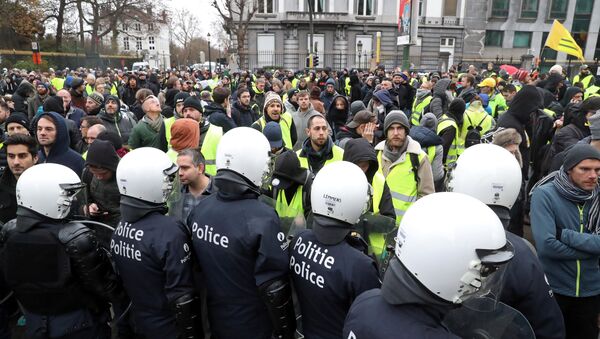 Protestas de 'chalecos amarillos' en Bruselas - Sputnik Mundo