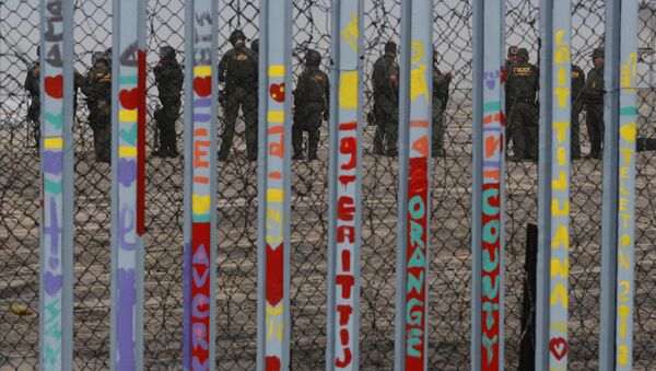 Policía de EEUU en la frontera con México - Sputnik Mundo