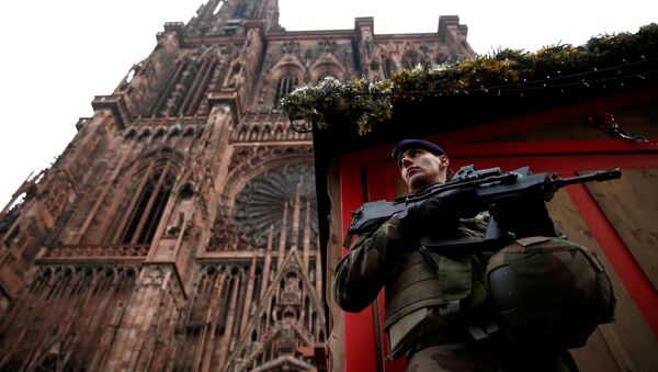 Policía francesa en el lugar del tiroteo en Estrasburgo - Sputnik Mundo