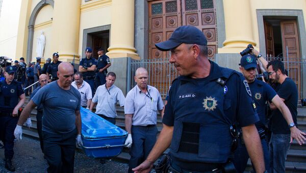Policía tras el tiroteo cerca de la catedral de Campinas en Brasil - Sputnik Mundo