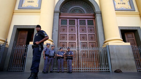 Policía cerca de la catedral de Campinas en Brasil - Sputnik Mundo
