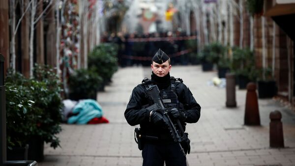 Policía francesa en el lugar del tiroteo en Estrasburgo - Sputnik Mundo
