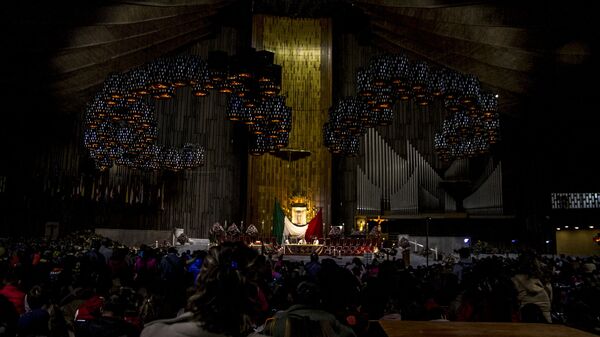 Una de las misas durante el festejo de la virgen en la Basílica de Guadalupe (Archivo) - Sputnik Mundo