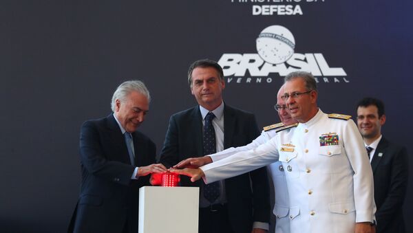 El presidente de Brasil, Michel Temer y el presidente electo, Jair Bolsonaro - Sputnik Mundo