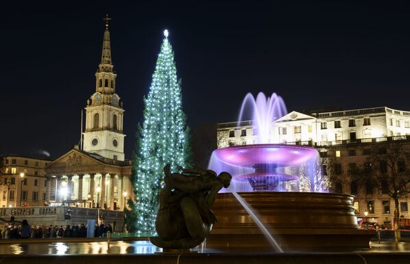 Los árboles de Navidad más insólitos e impresionantes del mundo - Sputnik Mundo