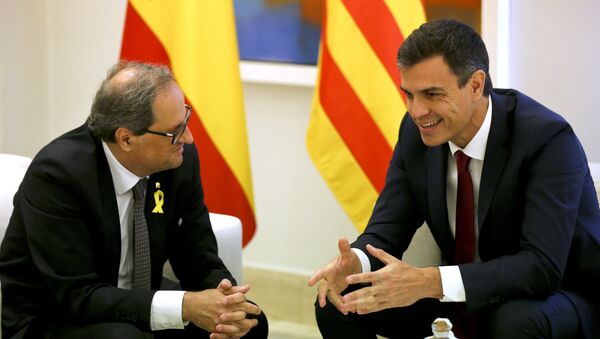  El presidente de la Generalitat, Quim Torra y el presidente del Gobierno español, Pedro Sánchez (archivo) - Sputnik Mundo