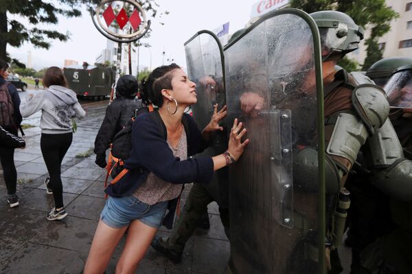 Protestas, volcanes y Miss Universo: las imágenes más impactantes de la semana - Sputnik Mundo