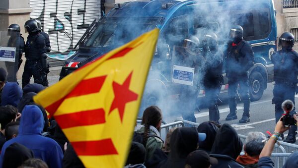 Las protestas del 21D en Barcelona, Cataluña - Sputnik Mundo