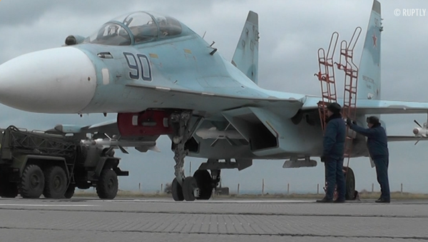 Cazas rusos aterrizan en aeródromo crimeo tras su reconstrucción - Sputnik Mundo