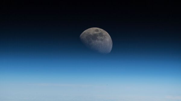 La Luna  - Sputnik Mundo