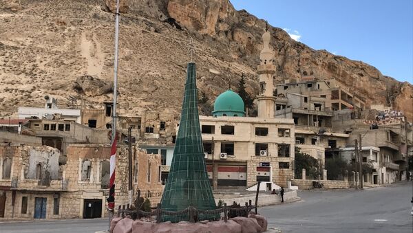 El Árbol de Navidad en la ciudad de Malula, Siria - Sputnik Mundo