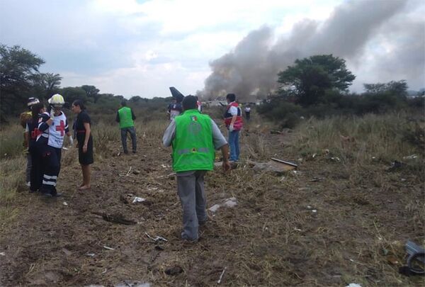 El 31 de julio un avión de Aeroméxico se estrelló cerca del aeropuerto de Durango, en México, poco después de despegar. Increíblemente, ninguna de las 103 personas a bordo, incluidos dos infantes y 4 tripulantes, falleció. - Sputnik Mundo
