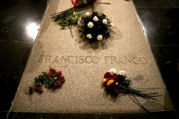 El 13 de septiembre, el Congreso de los Diputados de España dio su visto bueno al proceso de exhumación de los restos del dictador Francisco Franco, que actualmente se encuentra en el territorio del complejo memorial Valle de los Caídos. - Sputnik Mundo