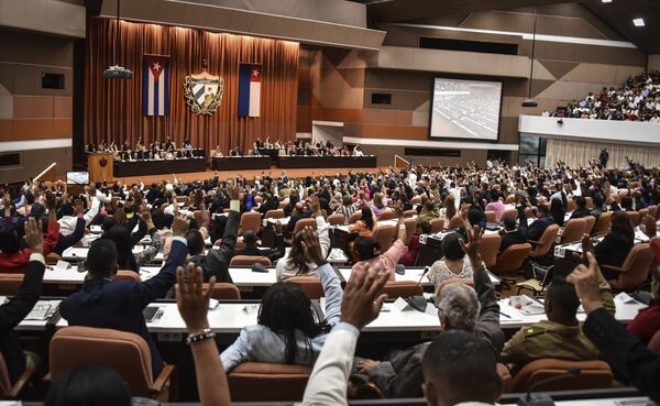 El 22 de diciembre, la Asamblea Nacional del Poder Popular de Cuba aprobó el proyecto de nueva Constitución del país isleño. La Carta Magna será sometida a un referéndum en febrero próximo. - Sputnik Mundo